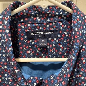 Mizzen+Main Blue and Red Casual Button Down Shirt